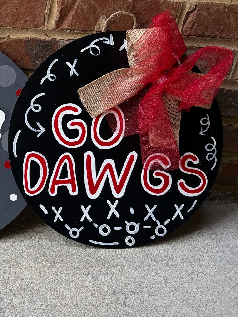 Go Dawgs Round Black & Red Door Hanger
